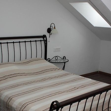Apartments Vila Oksana Mimice Room photo