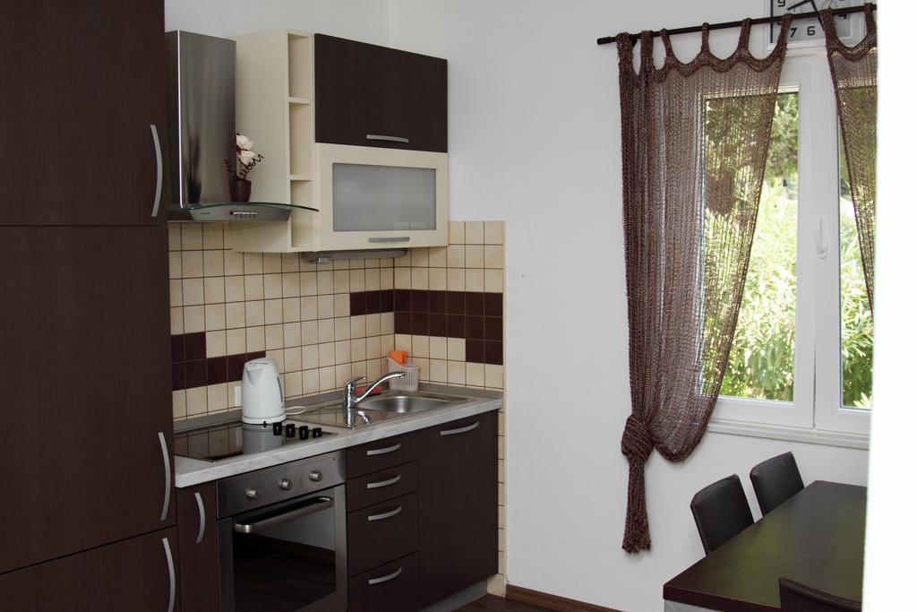 Apartments Vila Oksana Mimice Exterior photo