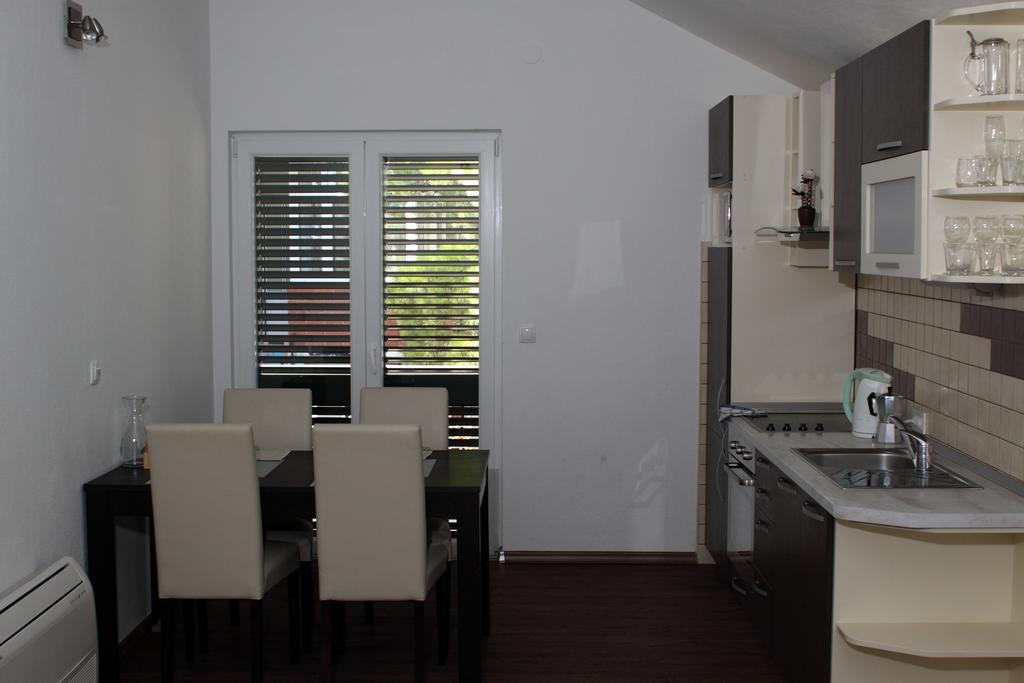 Apartments Vila Oksana Mimice Room photo