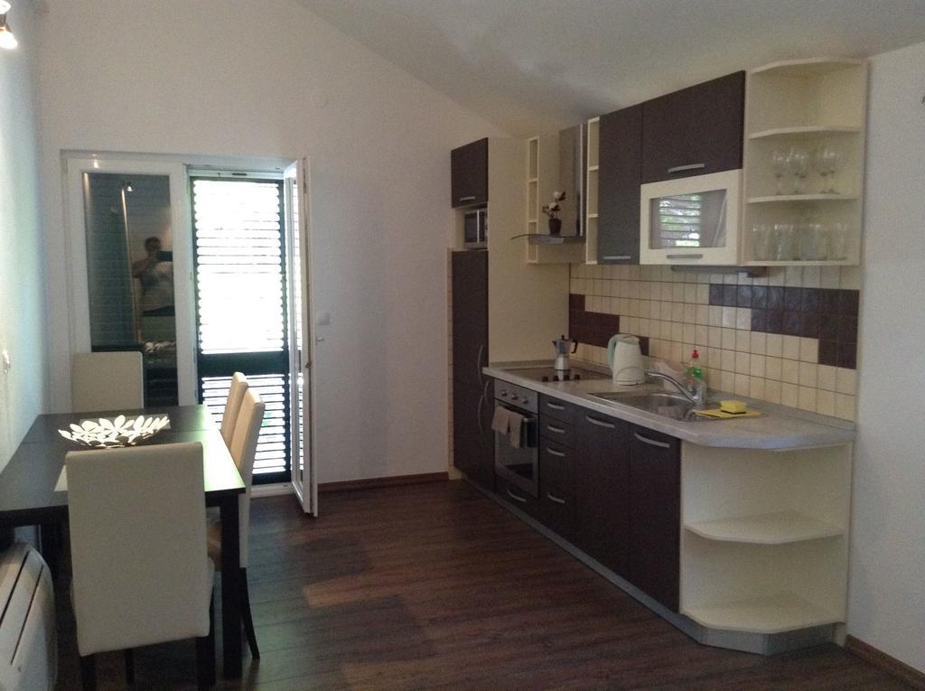 Apartments Vila Oksana Mimice Exterior photo